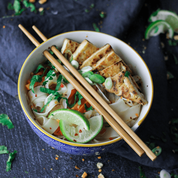 Vegan pad thai noodle soup