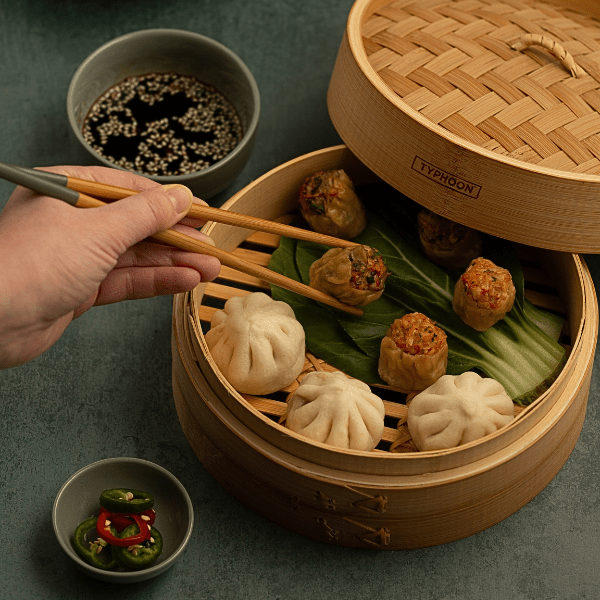 How to cook food in a bamboo steamer